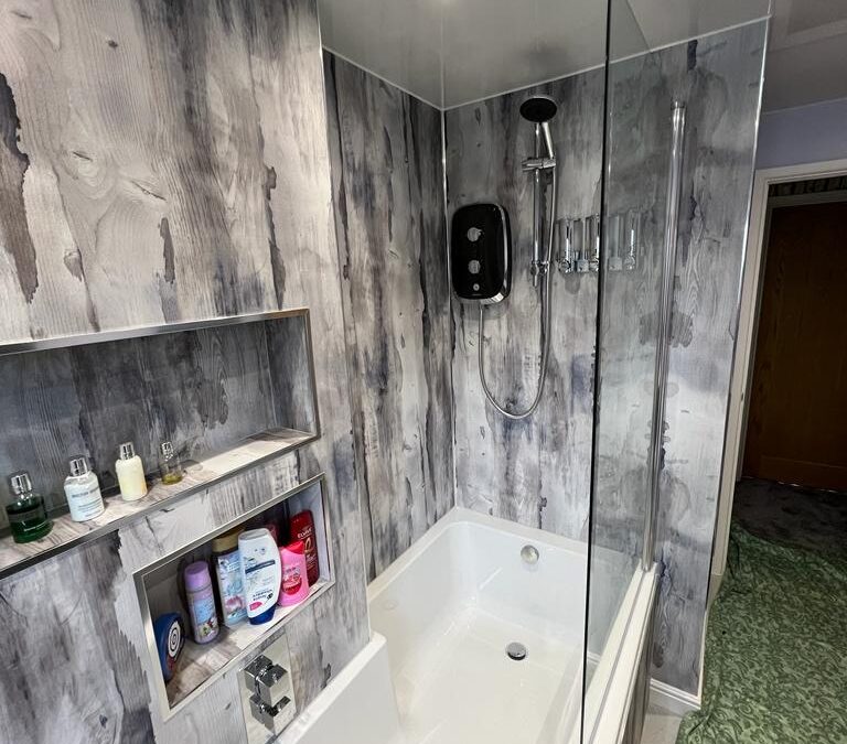 Contemporary L Shape Show / Bath Bathroom